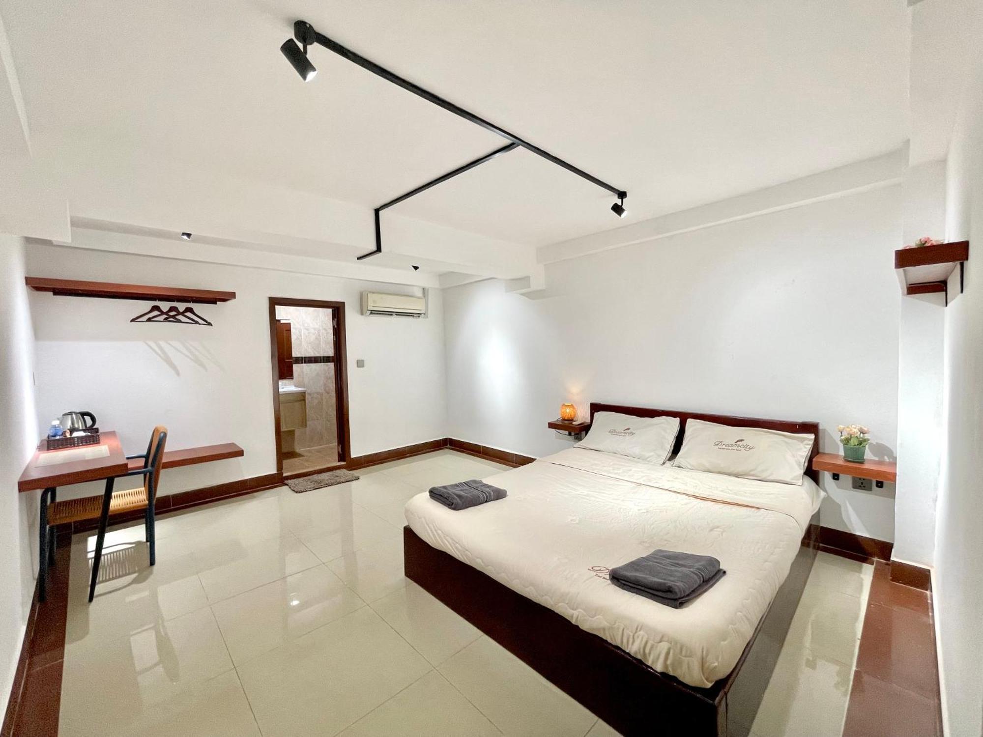 Sky Residence - 50M To Museum And Riverside Phnom Penh Esterno foto